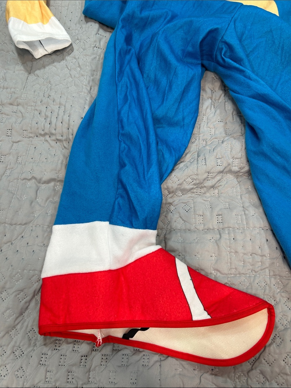 XL sonic the hedgehog one piece costume zipper front - Picture 3 of 10